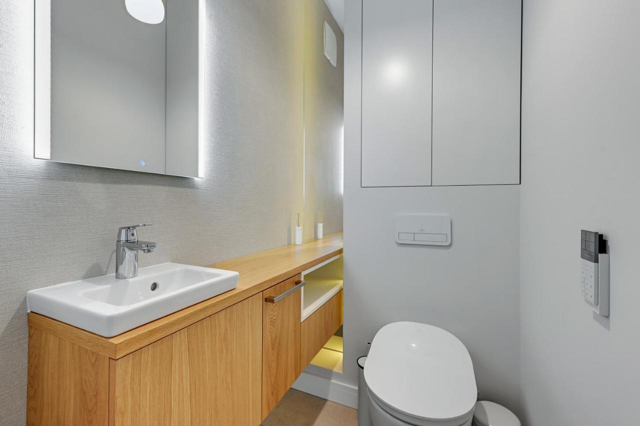 Premium Family & Business Old Town Riverside Apartment With Parking 格但斯克 外观 照片