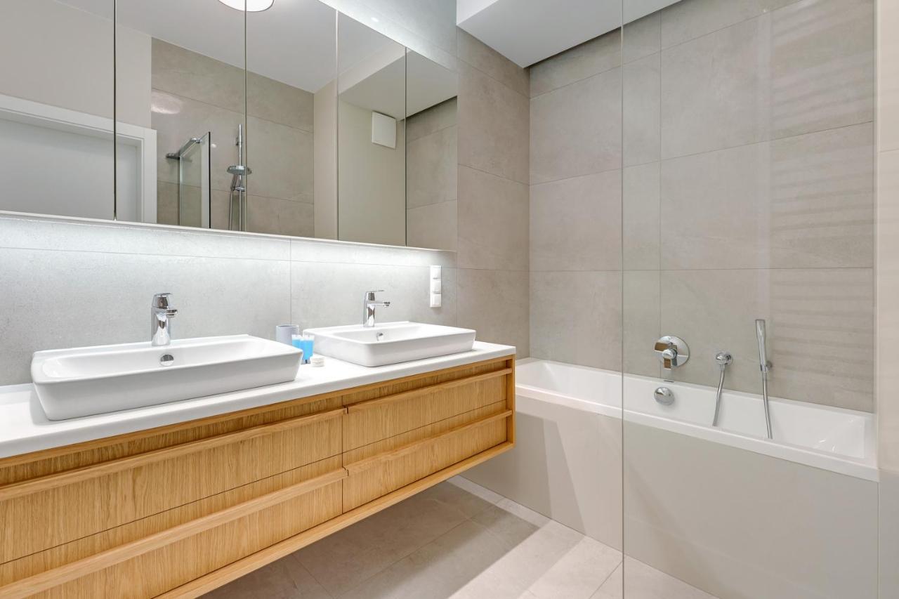 Premium Family & Business Old Town Riverside Apartment With Parking 格但斯克 外观 照片